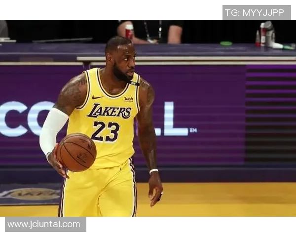 韩国黑色面具足球明星的传奇故事与不屈精神揭秘